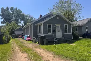 248 Herget St, Pekin, IL 61554 - Photo 2