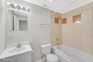 2316 W Rosemont Ave, Chicago, IL 60659 - Photo 16
