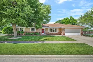 417 Greenfield Rd, Shorewood, IL 60404 - Photo 1