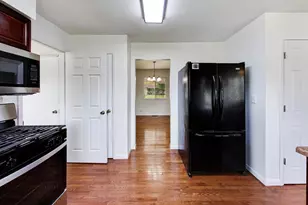 100 Kenilworth Ave, Elk Grove Village, IL 60007 - Photo 10