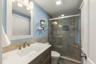 908 Kennebec Ln, Naperville, IL 60563 - Photo 16
