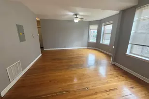 7722 S Cornell Ave, Chicago, IL 60649 - Photo 2