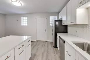 4361 S Greenwood Ave, Chicago, IL 60653 - Photo 12