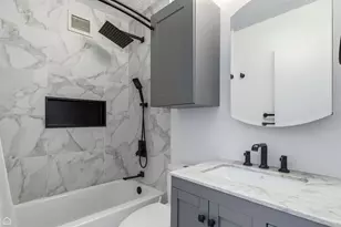 450 W Briar Pl, Chicago, IL 60657 - Photo 8