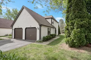 2615 Oakshire Ct, Aurora, IL 60502 - Photo 2