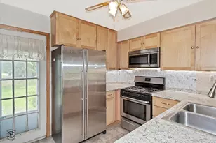 2615 Oakshire Ct, Aurora, IL 60502 - Photo 12