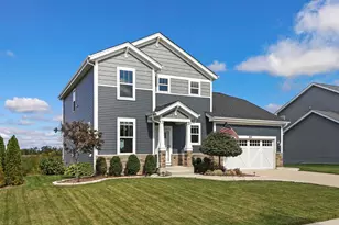 260 E Parkland Dr, Island Lake, IL 60042 - Photo 2