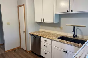 8581 Sandalwood Dr, Darien, IL 60561 - Photo 6