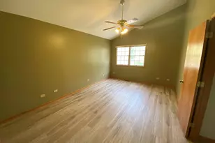 8581 Sandalwood Dr, Darien, IL 60561 - Photo 8