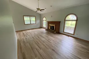 8581 Sandalwood Dr, Darien, IL 60561 - Photo 4