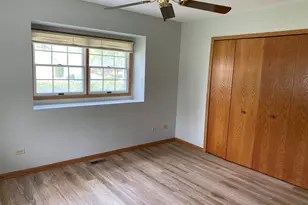 8581 Sandalwood Dr, Darien, IL 60561 - Photo 12