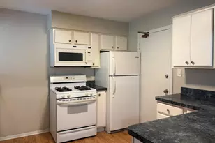 8928 N Steven Dr, Des Plaines, IL 60016 - Photo 2