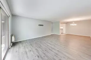 [Address not provided], Glen Ellyn, IL 60137 - Photo 6