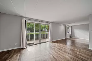1102 Westover Ln, Schaumburg, IL 60193 - Photo 2