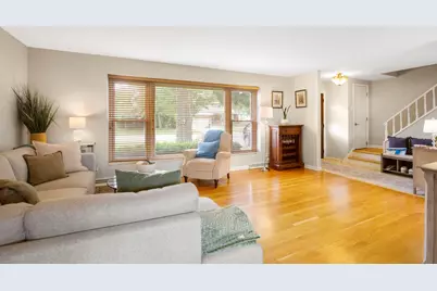 1110 E Dogwood Lane, Mount Prospect, IL 60056 - Photo 4