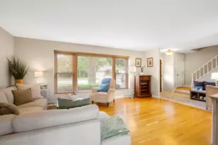 1110 E Dogwood Ln, Mount Prospect, IL 60056 - Photo 4