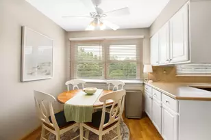 1110 E Dogwood Ln, Mount Prospect, IL 60056 - Photo 6