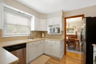 1110 E Dogwood Lane, Mount Prospect, IL 60056 - Photo 8