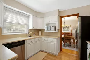 1110 E Dogwood Ln, Mount Prospect, IL 60056 - Photo 8