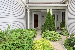 574 E Thornhill Ln, Palatine, IL 60074 - Photo 2