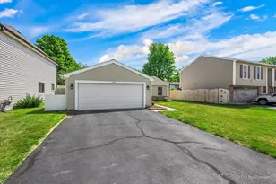 575 Rodenburg Rd, Roselle, IL 60172 - Photo 2