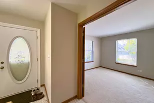 1111 St Andrews Ct, Algonquin, IL 60102 - Photo 4