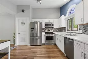 5825 Hancock Ln, Gurnee, IL 60031 - Photo 10