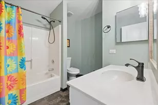 5825 Hancock Ln, Gurnee, IL 60031 - Photo 12