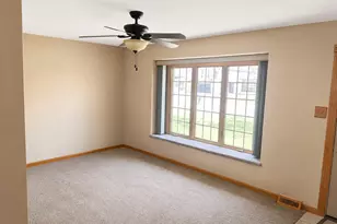 22548 Lakeshore Dr, Richton Park, IL 60471 - Photo 4