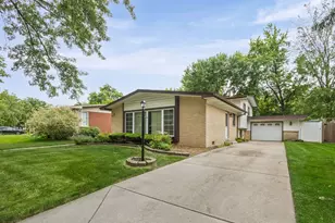 834 N Rainbow Dr, Glenwood, IL 60425 - Photo 2