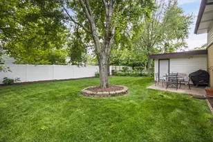 834 N Rainbow Dr, Glenwood, IL 60425 - Photo 4