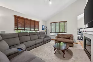 352 New Haven Dr, Cary, IL 60013 - Photo 4