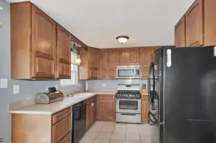 816 Addleman St, Joliet, IL 60431 - Photo 8