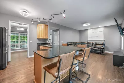 906 Barbara Street, Lake in the Hills, IL 60156 - Photo 8