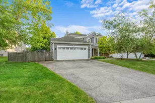 906 Barbara St, Lake in the Hills, IL 60156 - Photo 2