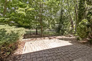 1022 Ravendale Ct, Naperville, IL 60540 - Photo 28