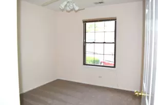 285 Mayfair Ln, Schaumburg, IL 60193 - Photo 14