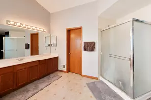 1669 Montclair Dr, Elgin, IL 60123 - Photo 32