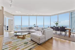 340 E Randolph St, Chicago, IL 60601 - Photo 2