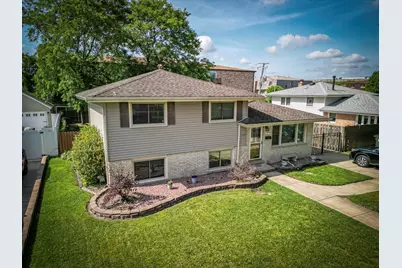 10435 Barnard Drive, Chicago Ridge, IL 60415 - Photo 2