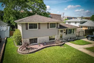 10435 Barnard Dr, Chicago Ridge, IL 60415 - Photo 2