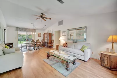 2418 N Nottingham Court, Champaign, IL 61821 - Photo 4
