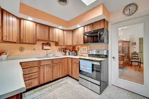 2418 N Nottingham Ct, Champaign, IL 61821 - Photo 8