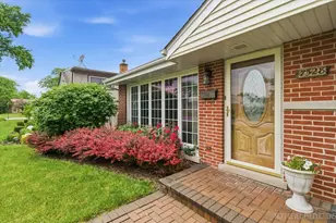 7528 Churchill St, Morton Grove, IL 60053 - Photo 1
