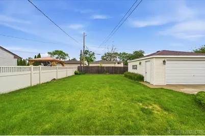 7528 Churchill Street, Morton Grove, IL 60053 - Photo 6