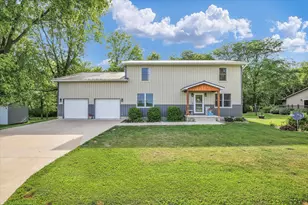 8909 N 2300 E Rd, Fairbury, IL 61739 - Photo 4
