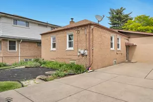 10208 S St Louis Ave, Evergreen Park, IL 60805 - Photo 24