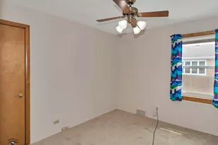 10208 S St Louis Ave, Evergreen Park, IL 60805 - Photo 16