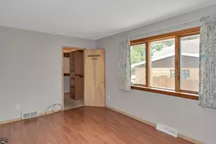 10208 S St Louis Ave, Evergreen Park, IL 60805 - Photo 12