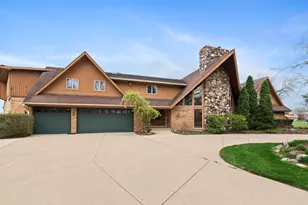 607 Berkshire Ct, Downers Grove, IL 60516 - Photo 1